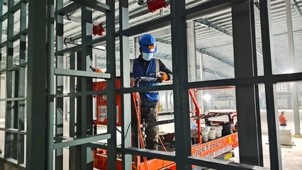 齊齊哈爾鐵鋒區北緯四十七酵素植物乳項目加速推進，智能化安裝工程助力高效建設